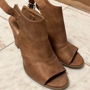 Report Women’s Shoes